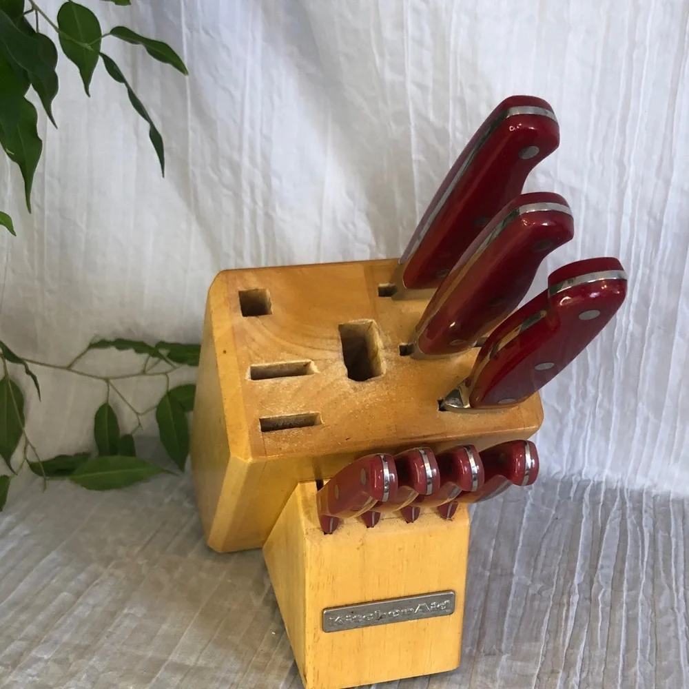 KITCHENAID Knife Block set of 7- red steak knives Chef knife, Santoku, Serrated